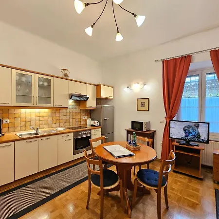 Spacious Nika 2 Tour As *