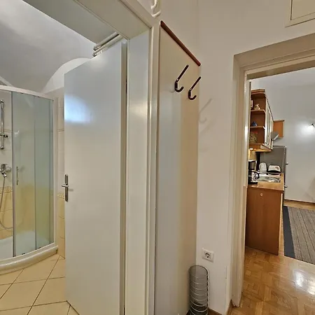 Apartment Spacious Nika 2 Tour As