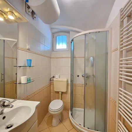 Spacious Nika 2 Tour As