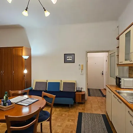 Spacious Nika 2 Tour As