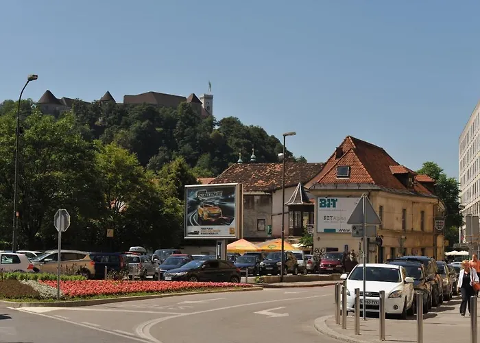 Spacious Nika 2 Tour As Apartman *